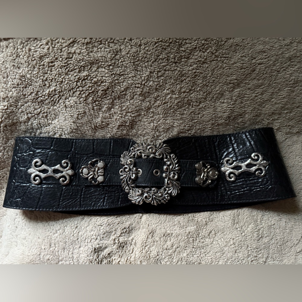 Leatherock Black Women's Wide Leather Belt with Ornate Silver-Tone Buckle